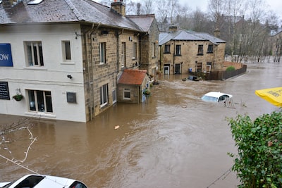 How to Prepare for Floods & Power Outages: A Quick Guide